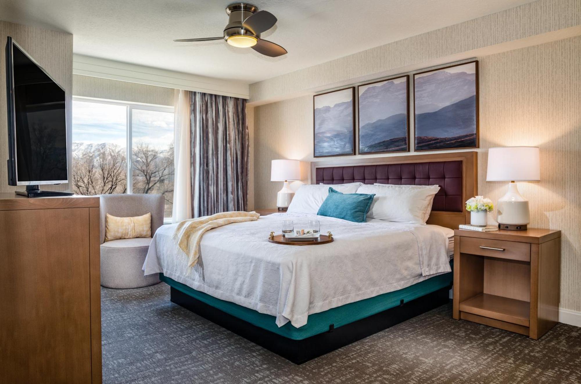One-Bedroom King Suite,1552324219:JPEG